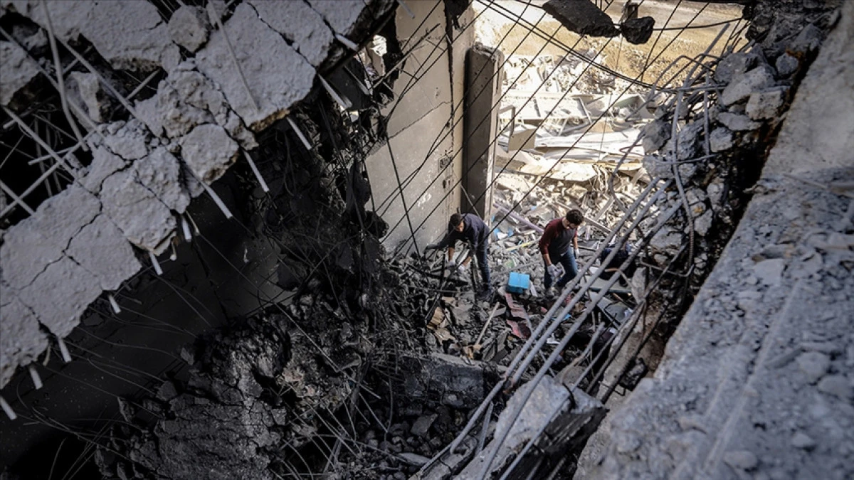 İsrail ateşkese rağmen, Gazze&rsquo;nin bir&ccedil;ok b&ouml;lgesine yoğun saldırılar d&uuml;zenledi