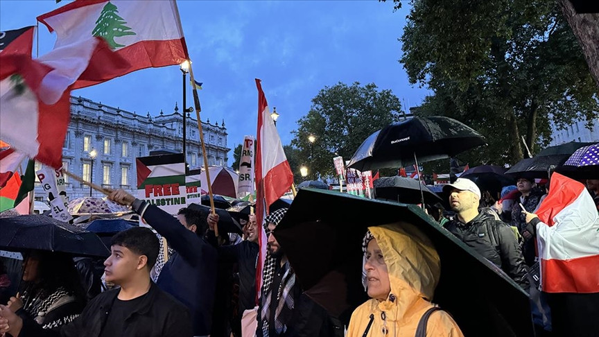 İsrail'in Gazze ve Lübnan'a saldırıları Londra'da protesto edildi