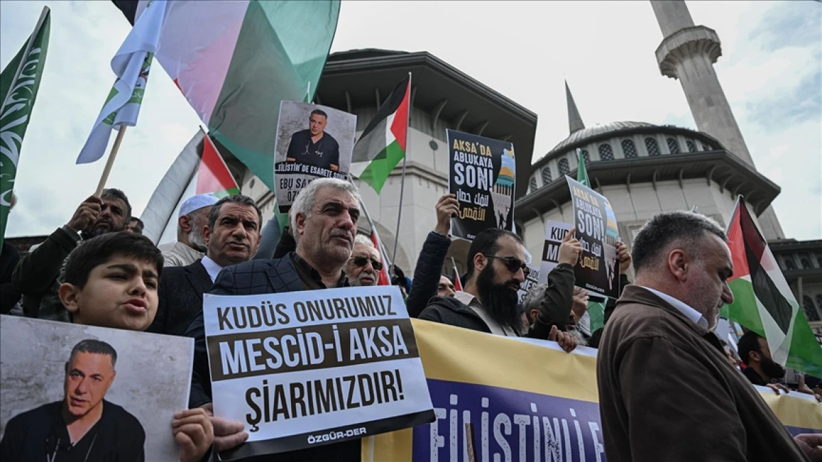 İsrail'in Gazze'ye y&ouml;nelik saldırıları İstanbul'da protesto edildi