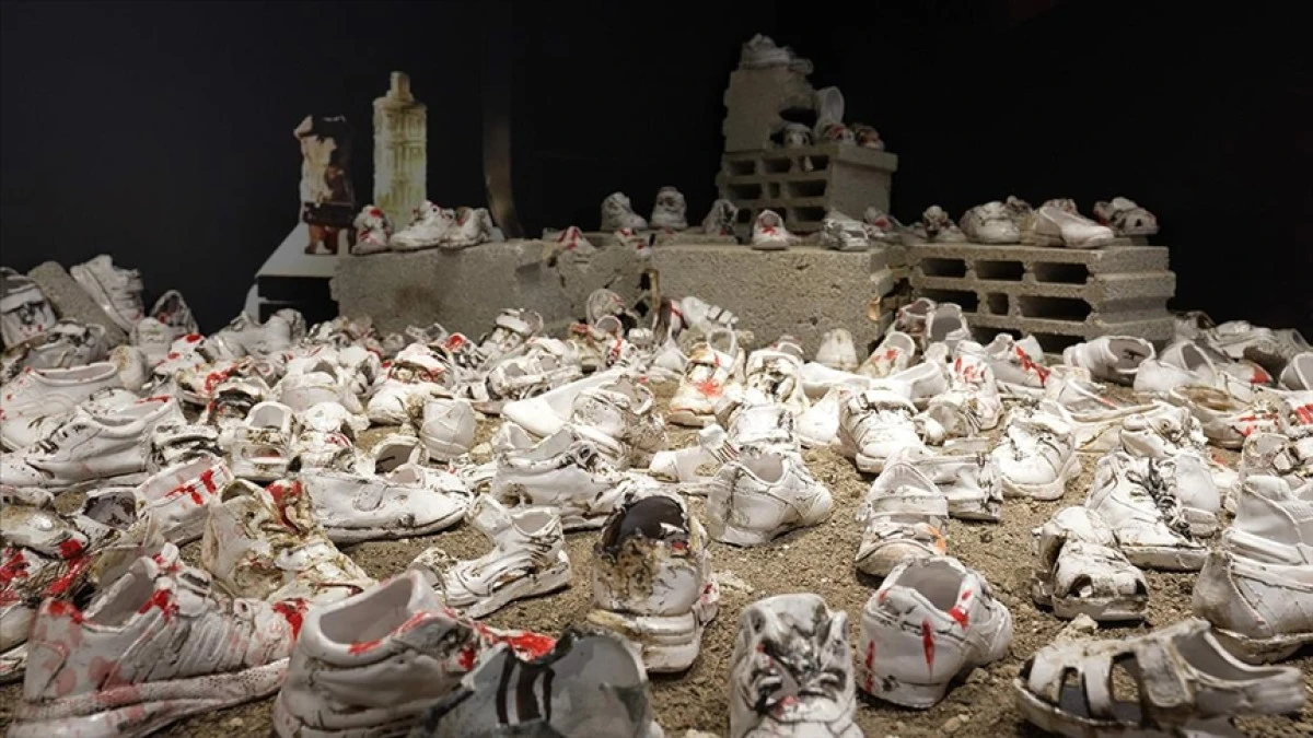 Kalyon K&uuml;lt&uuml;r'de Filistin'e destek amacıyla "Sessiz Ayakkabılar" sergisi a&ccedil;ıldı