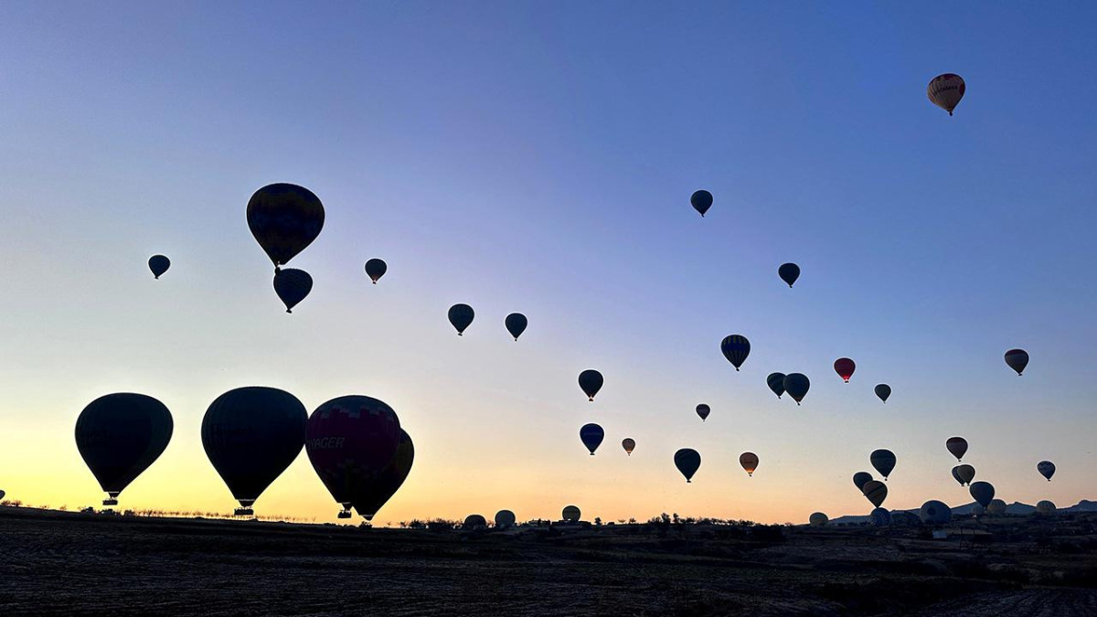 Kapadokya'da sıcak hava balonları rekora uçtu