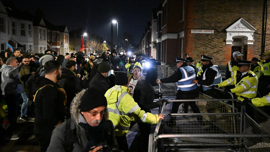 Londra'da PKK yandaşları, eylemlerinin ikinci gününde polisle çatıştı