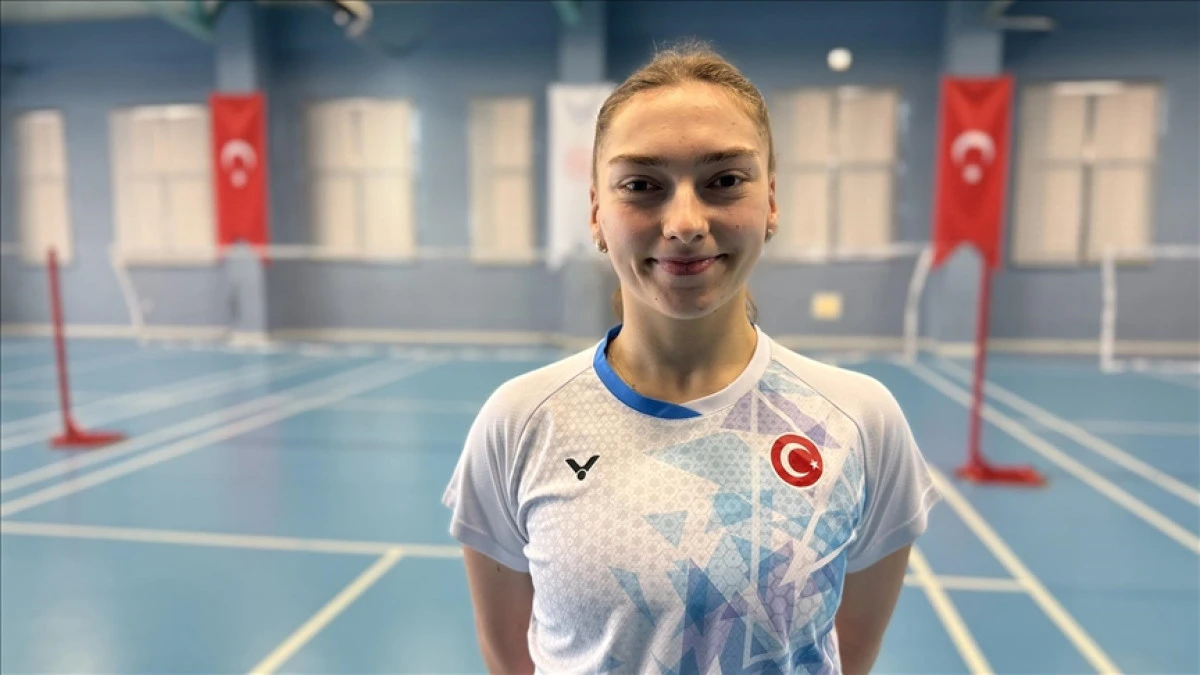 Milli badmintoncu Sinem Yıldız'ın hedefi, Avrupa ve d&uuml;nyada k&uuml;rs&uuml;de olmak