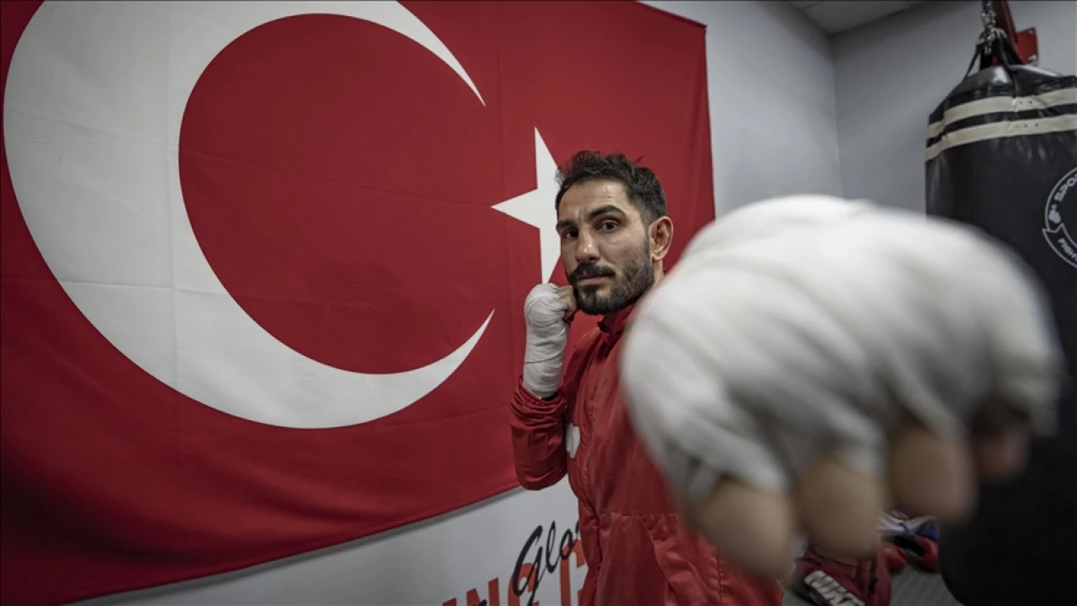 Milli kick boks&ccedil;u Emre Karaca'nın hedefi Abu Dabi'de de madalya