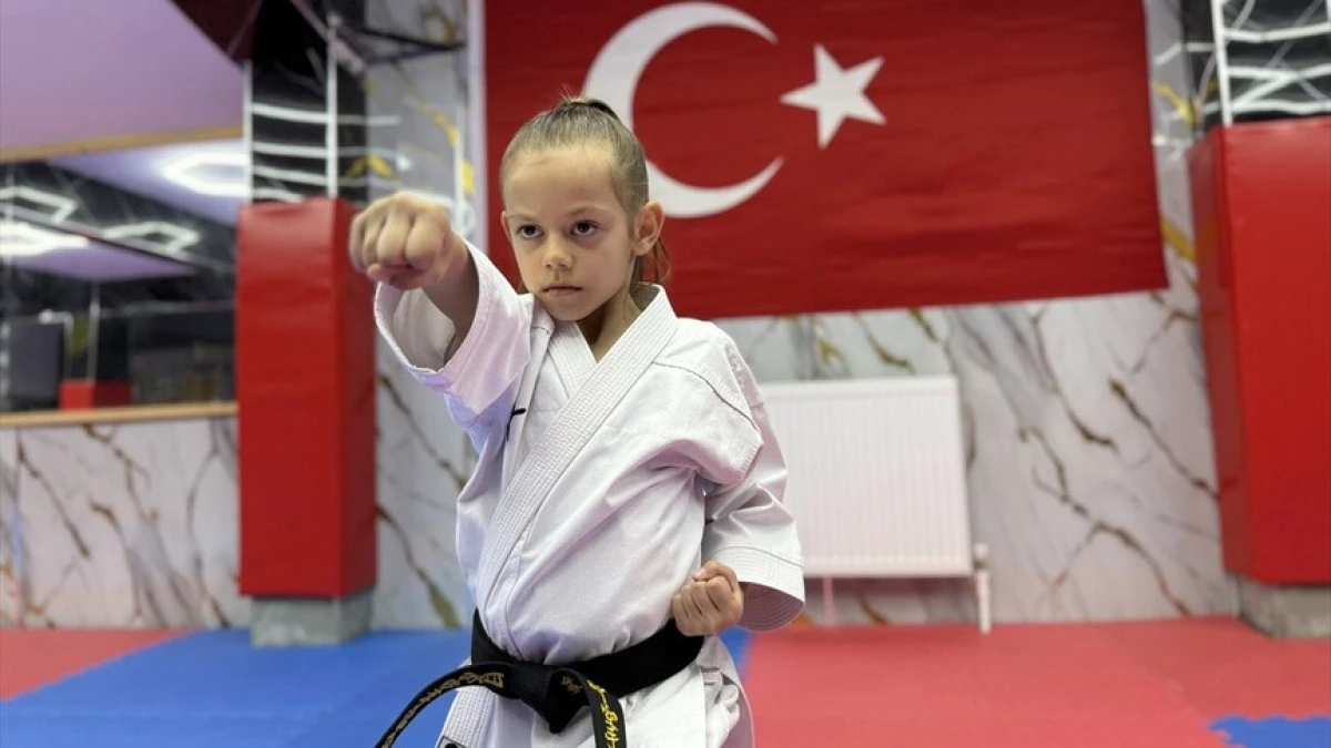 Minik milli karateci Ayza Akg&uuml;n&rsquo;&uuml;n hedefi Balkan şampiyonluğu