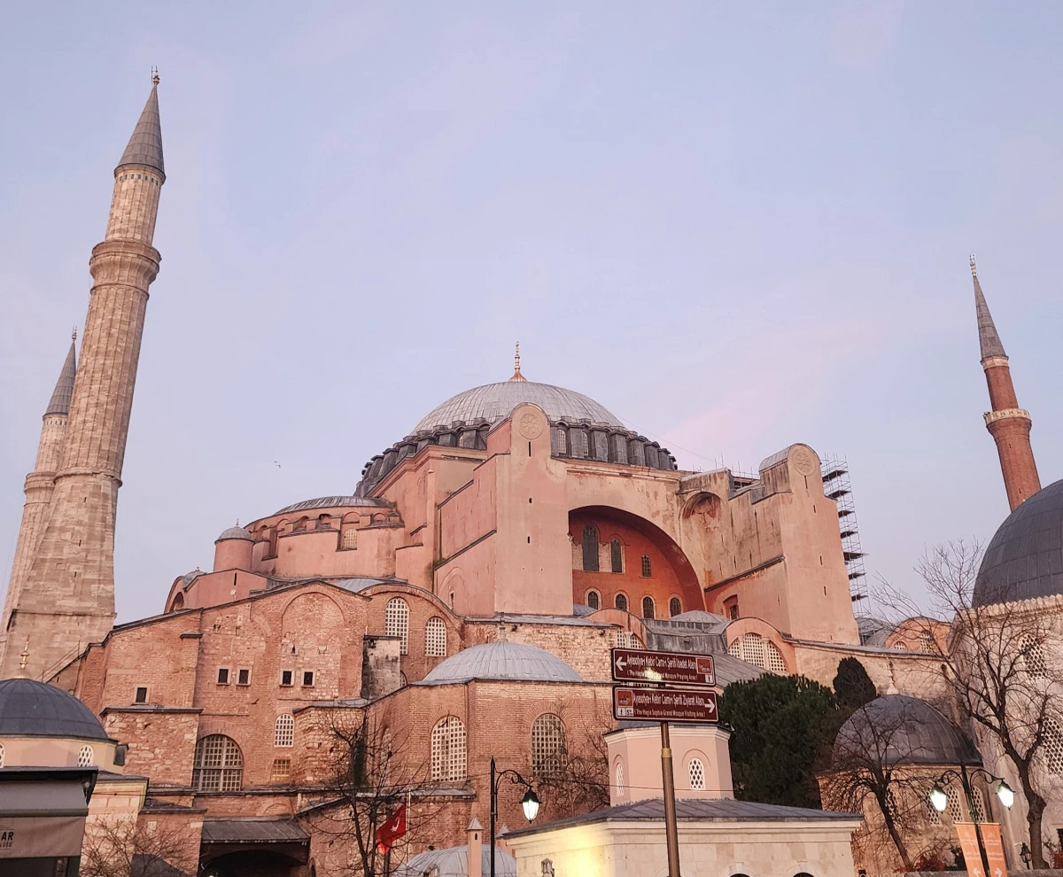 M&uuml;barek &Uuml;&ccedil; Aylar Yarın  Başlıyor             