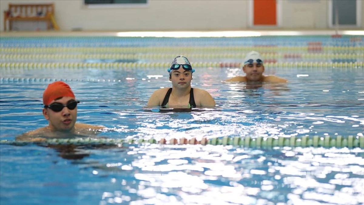 Otizmli ve down sendromlu gen&ccedil;ler, milli takıma girmek i&ccedil;in azimle kula&ccedil; atıyor
