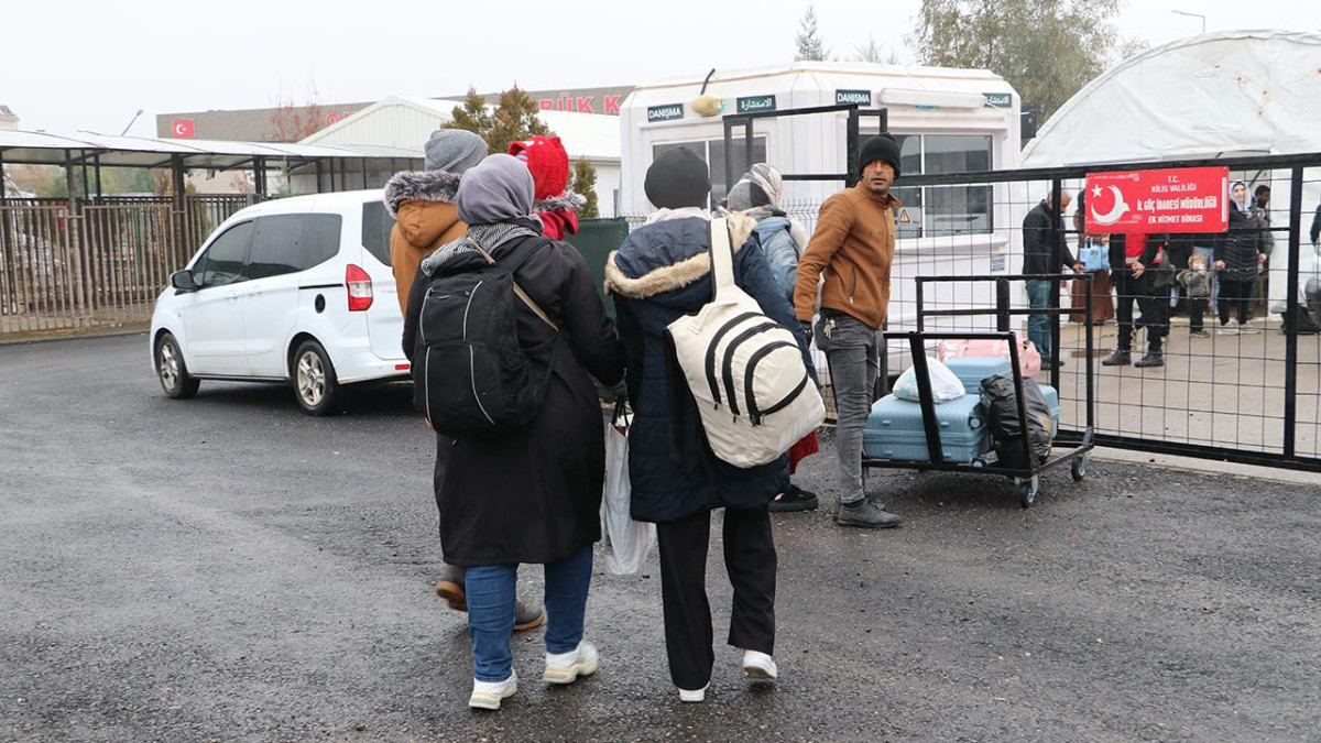 Suriyelilerin ülkelerine dönüşleri sürüyor             