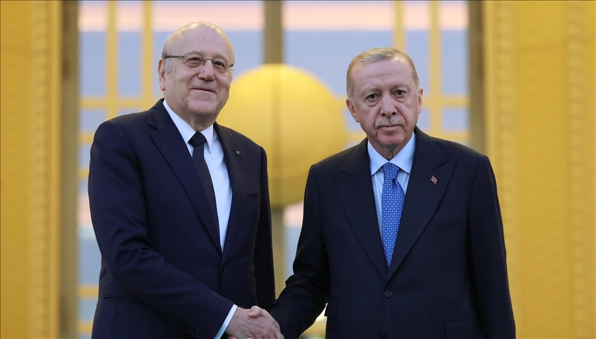 Turkish president welcomes Lebanese premier with official ceremony