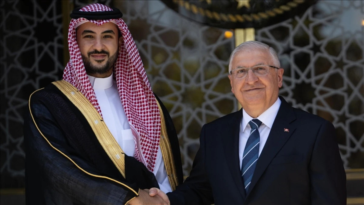 T&uuml;rkiye and Saudi Arabia's defense ministers discuss regional security issues